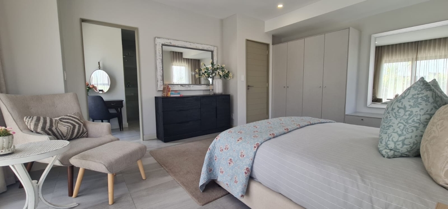 10 Bedroom Property for Sale in Bloubergstrand Western Cape